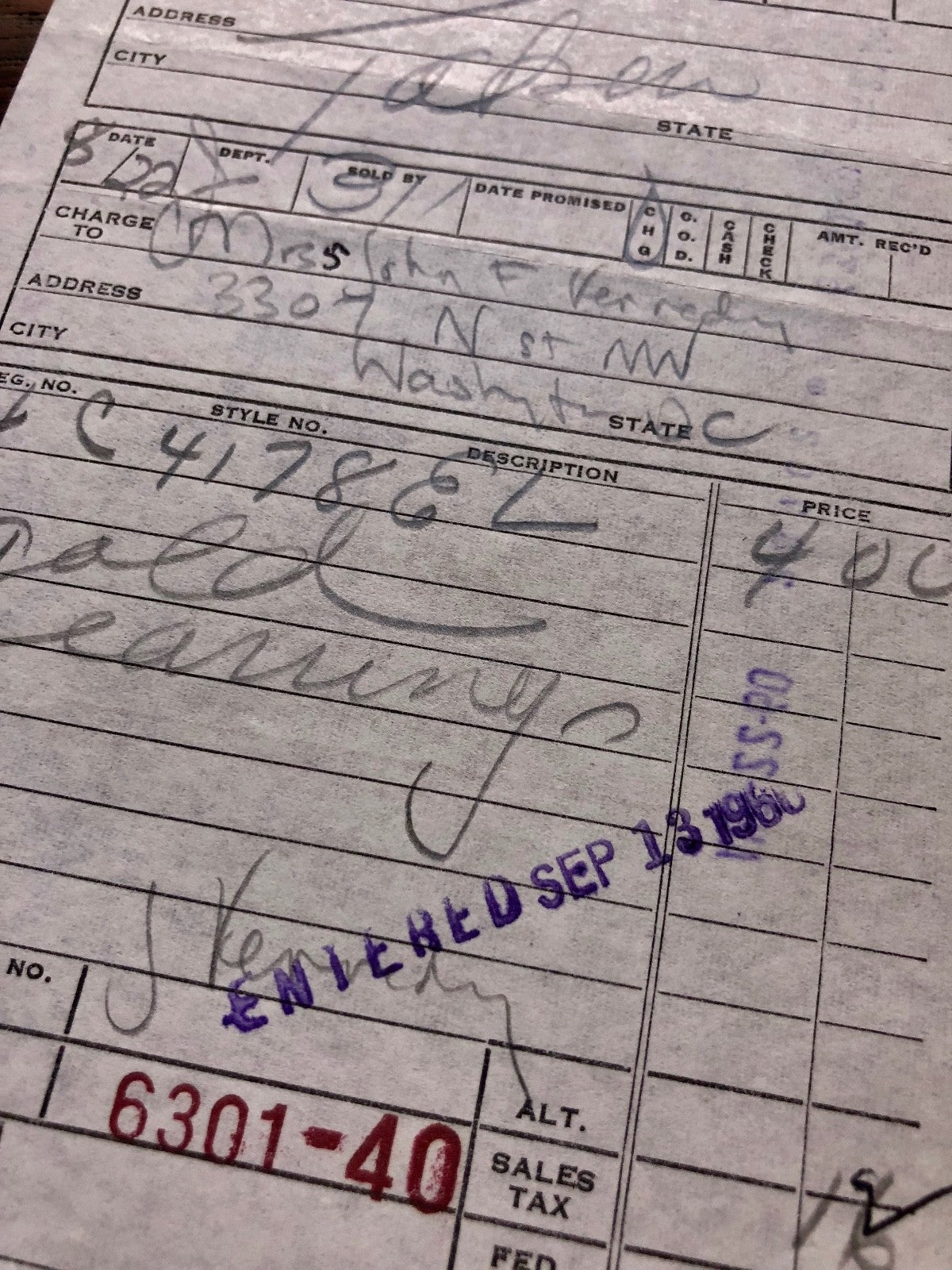 JACQUELINE KENNEDY * JSA * "Mrs. John F. Kennedy" Double (2x) AUTOGRAPH Receipt