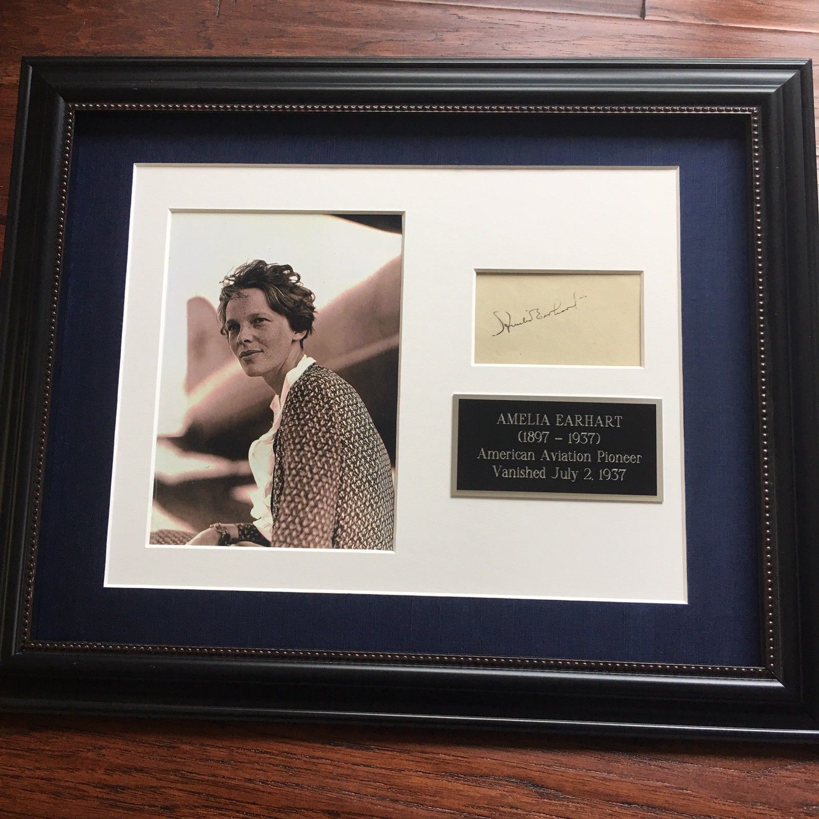 AMELIA EARHART * Legendary Aviator * authentic SIGNED Note Paper * AUTOGRAPH