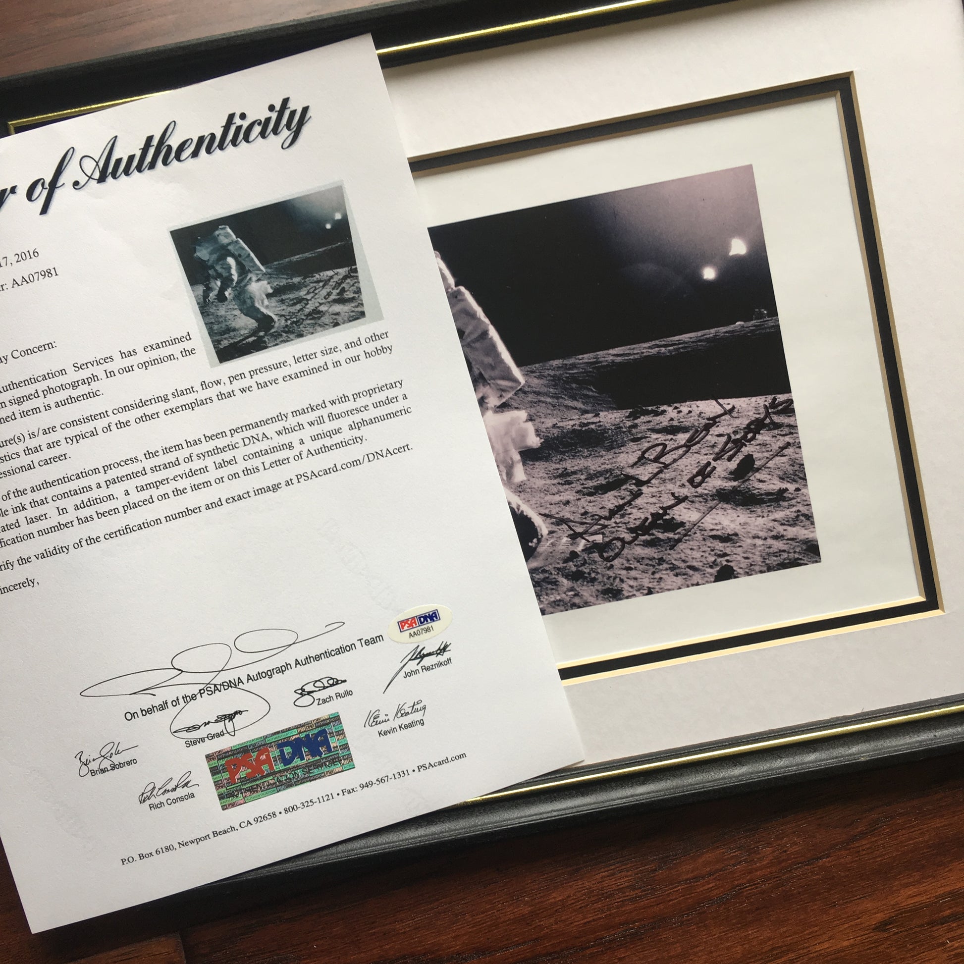 ALAN BEAN * PSA/DNA * scarce AUTOGRAPH Mag photo SIGNED * Apollo 12 NASA
