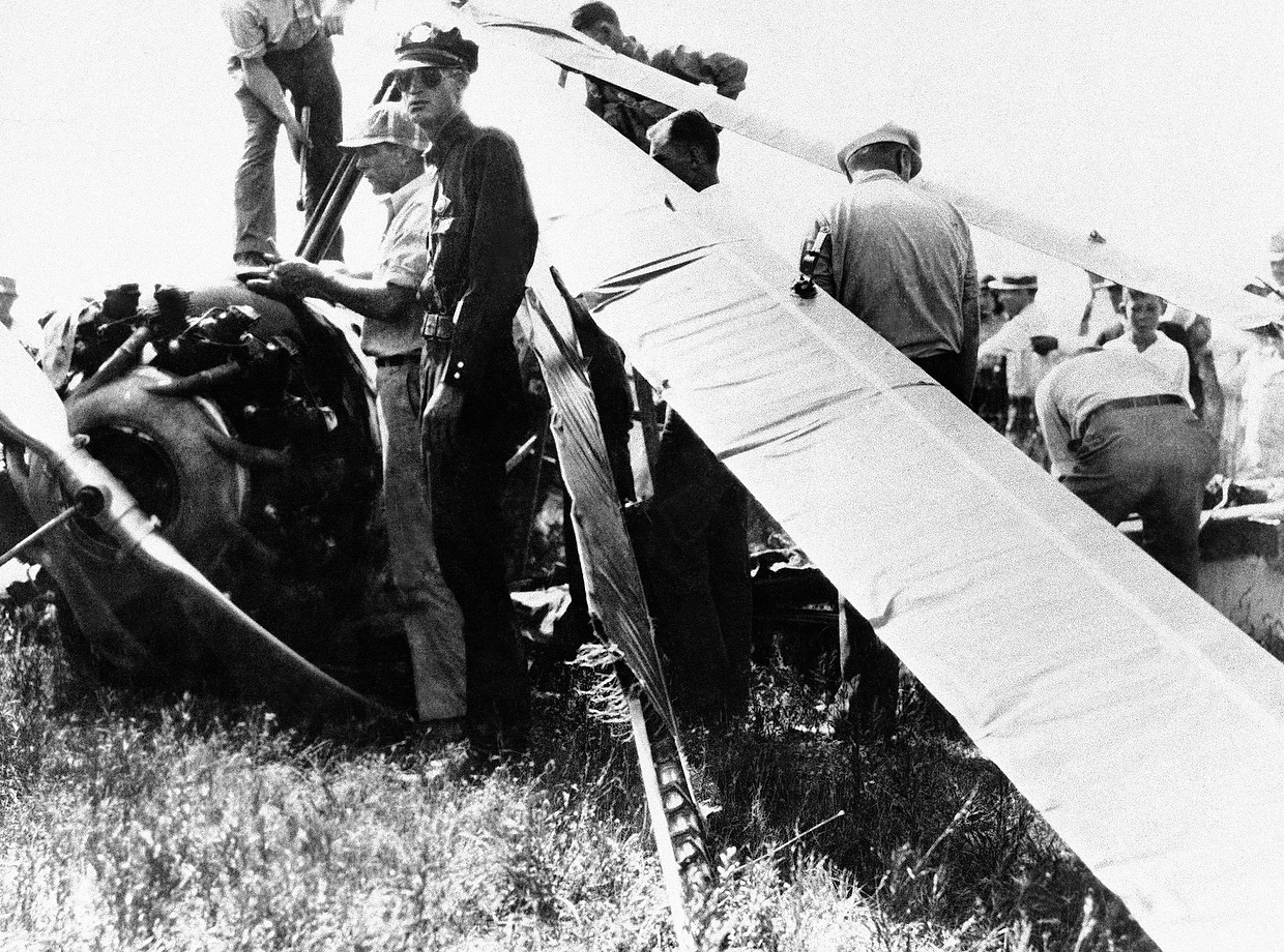 Amelia Earhart Signed Letter Apologizing After Crashing an Aircraft