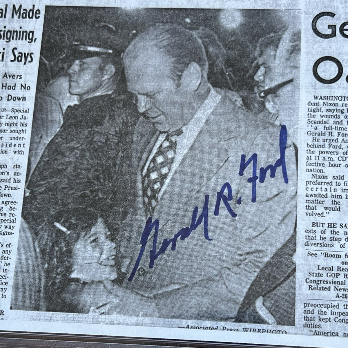 Gerald Inks GERALD FORD * Autograph Richard “NIXON RESIGNS” Newspaper Headline SIG ...