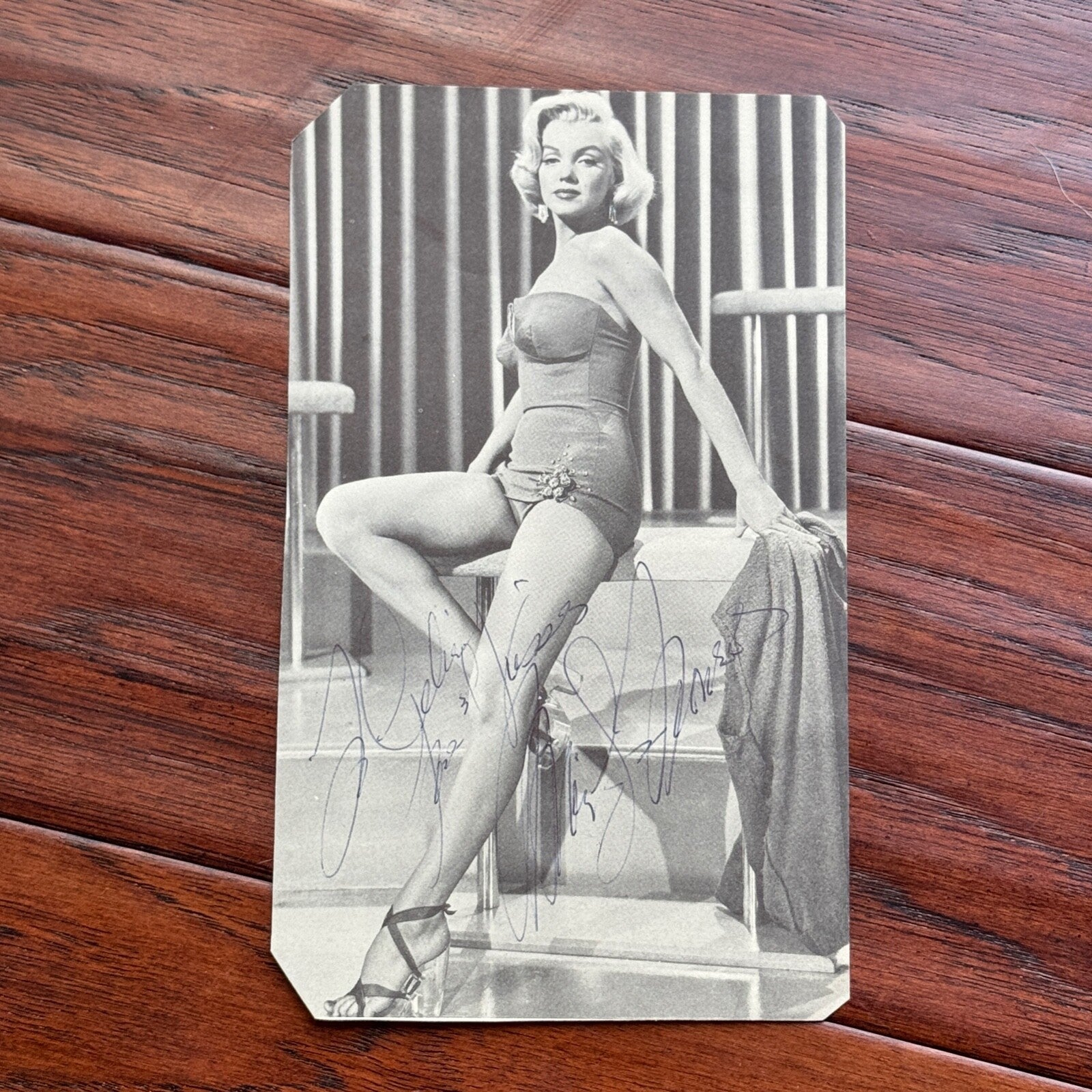 MARILYN MONROE * JSA * Autograph PINUP Photo SIGNED * How to Marry a Millionaire