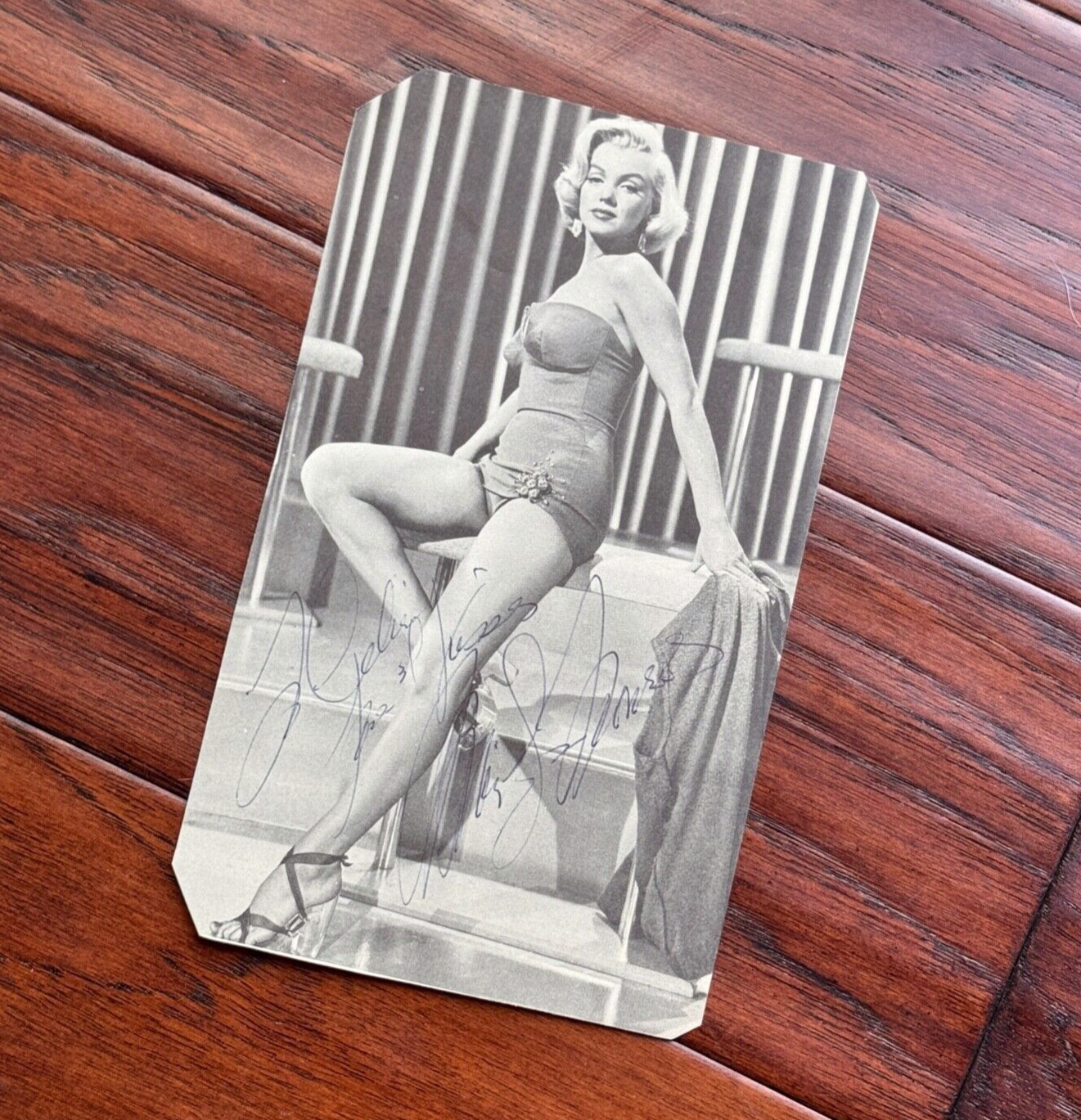 MARILYN MONROE * JSA * Autograph PINUP Photo SIGNED * How to Marry a Millionaire