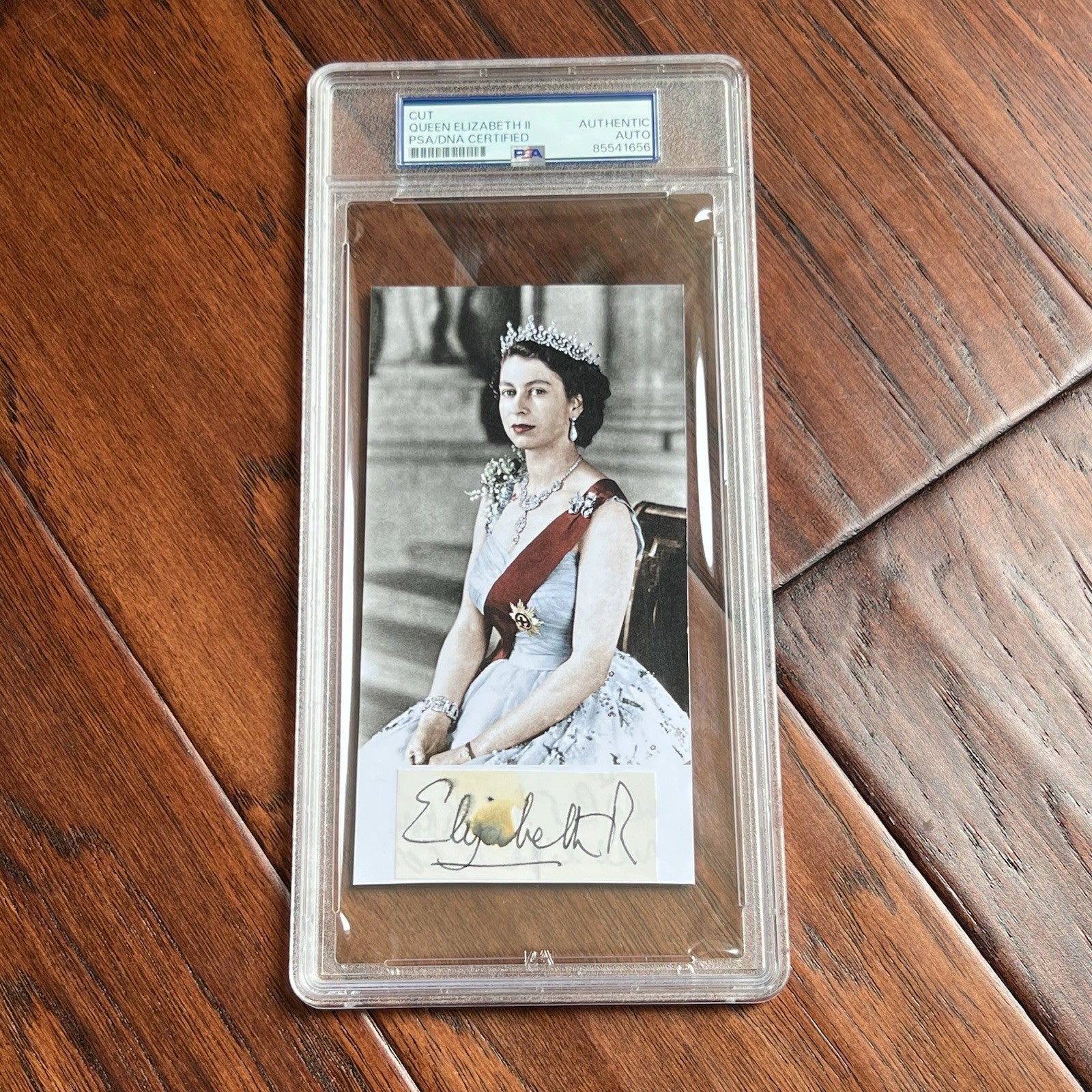 QUEEN ELIZABETH II * PSA * Autograph Cut Signature Custom Card Signed