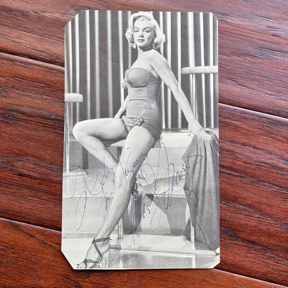 MARILYN MONROE * JSA * Autograph PINUP Photo SIGNED * How to Marry a Millionaire