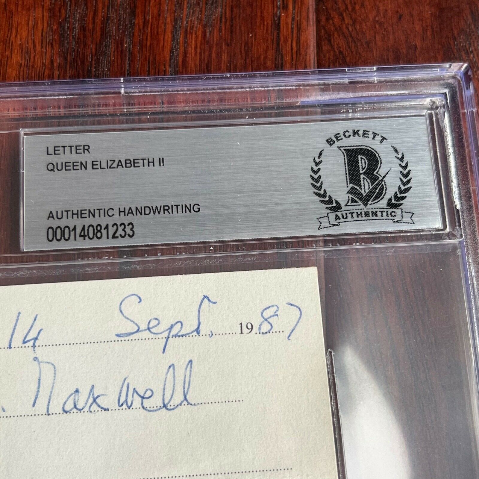 QUEEN ELIZABETH II * BAS * Hand Written AUTOGRAPH "From The Queen" Note SIGNED