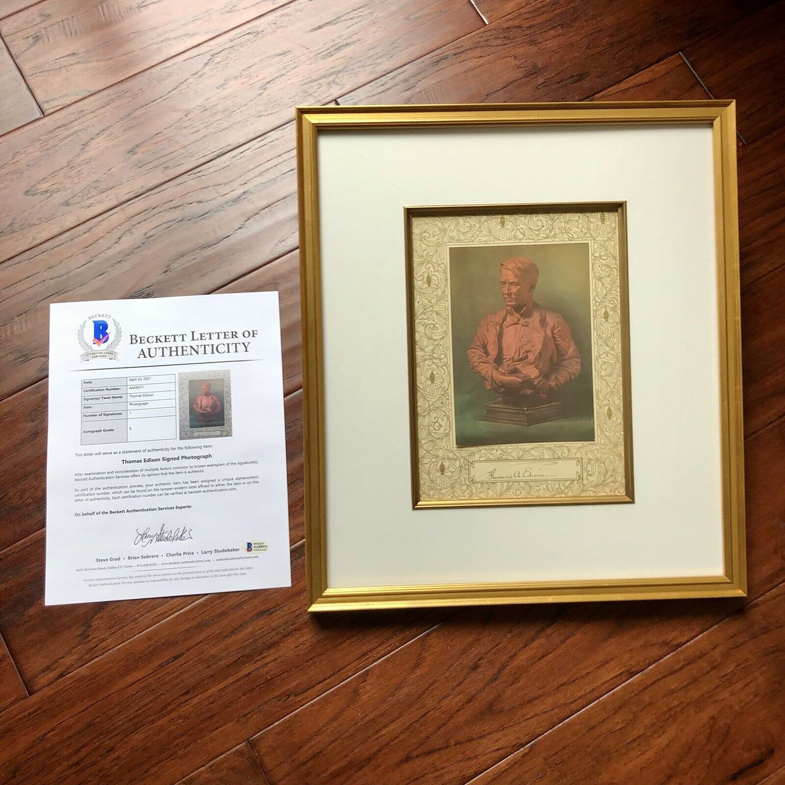 THOMAS EDISON * BAS BECKETT MINT 9 * Signed Unpersonalized Bust Photo Autograph