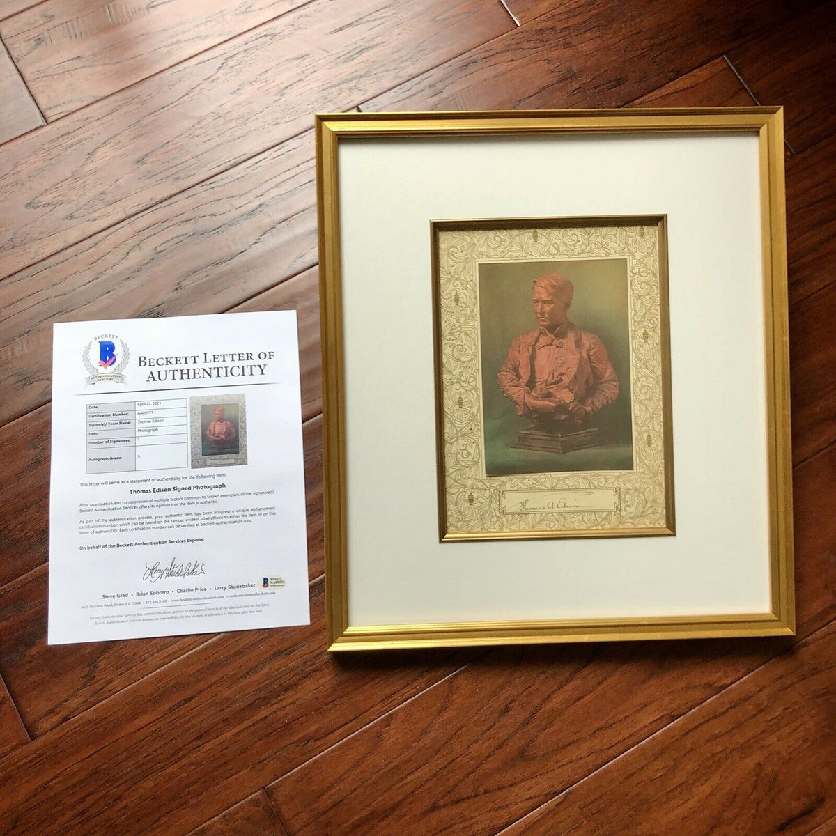 THOMAS EDISON * BAS BECKETT MINT 9 * Signed Unpersonalized Bust Photo Autograph