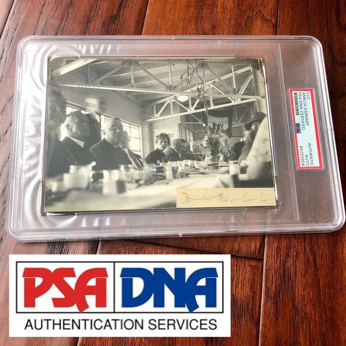 AMELIA EARHART * PSA/DNA Slabbed * Autograph Signed Photo with Provenance *