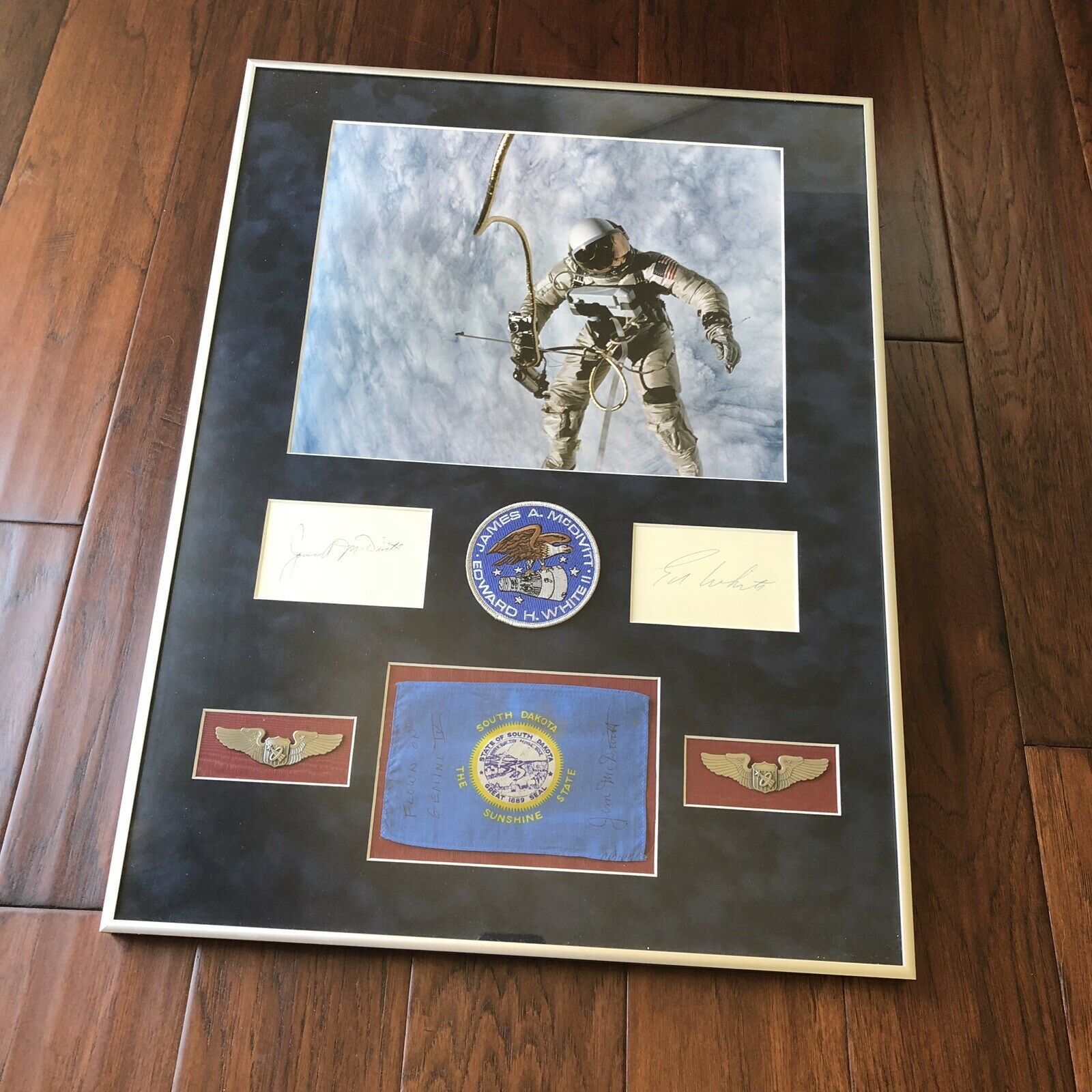 GEMINI IV * FLOWN FLAG * Autograph EDWARD WHITE JAMES MCDIVITT Signed Apollo COA