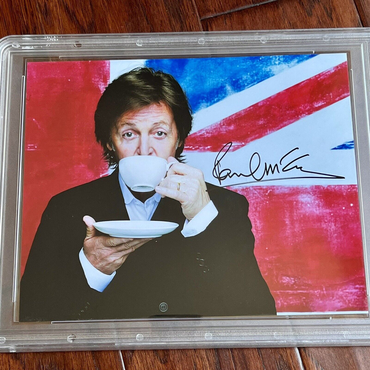PAUL MCCARTNEY * PSA/DNA Slab * Signed Union Jack Tea Photo Autograph Beatles