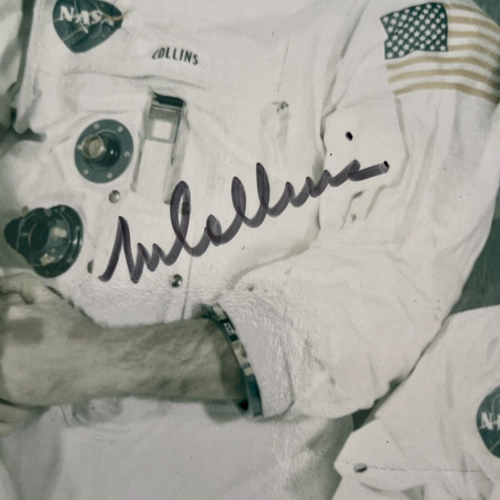 APOLLO 11 * JSA * Uninscribed Crew Signed Red # Photo Autograph Neil Armstrong