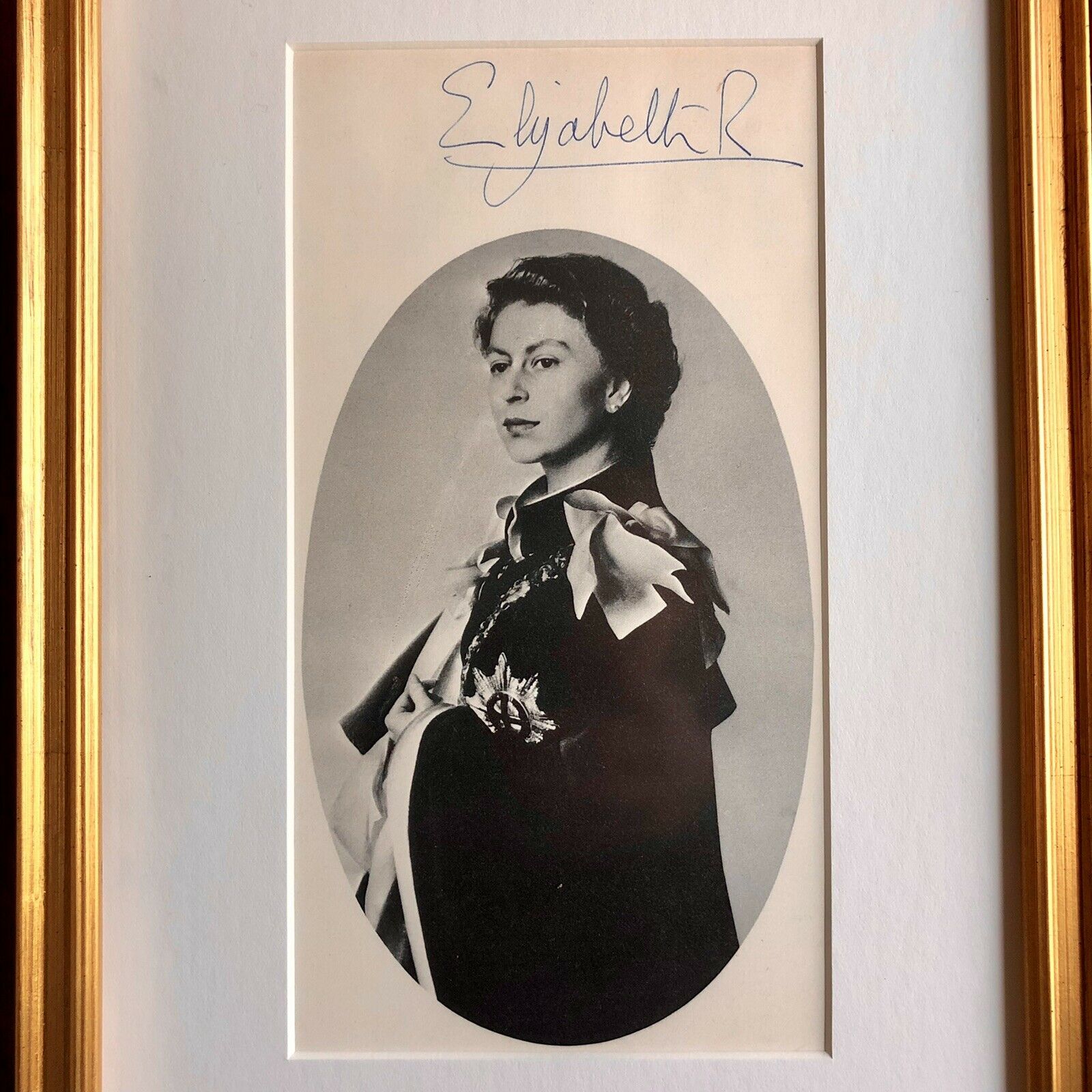 QUEEN ELIZABETH II * JSA LOA * Autograph Signed Impeccably Provenanced Portrait