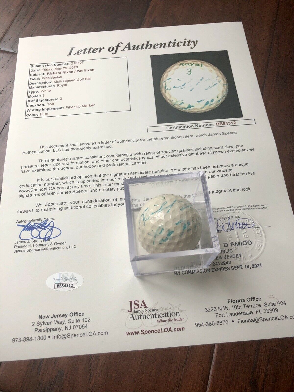 RICHARD & PATRICIA NIXON * JSA LOA * Autograph Golf Ball Signed * President