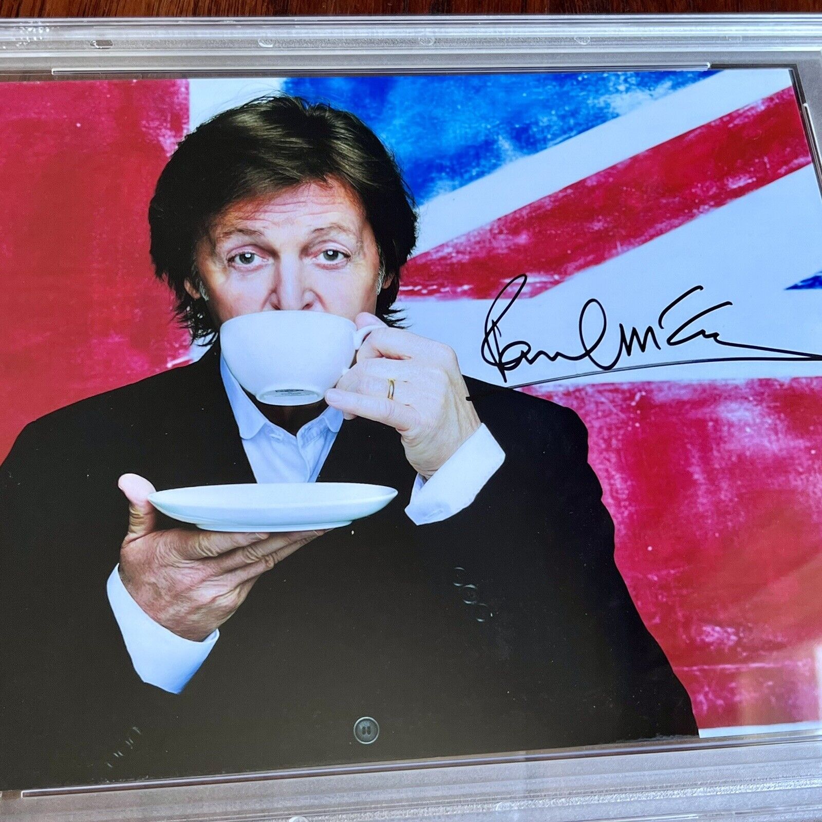 PAUL MCCARTNEY * PSA/DNA Slab * Signed Union Jack Tea Photo Autograph Beatles