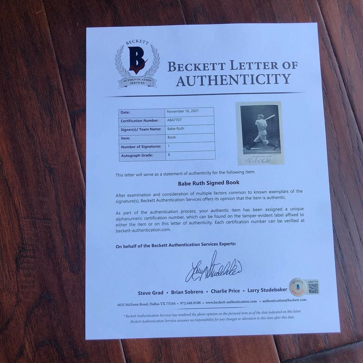 BABE RUTH * Beckett BAS * Autograph Uninscribed At Bat Photo Signed Graded 8