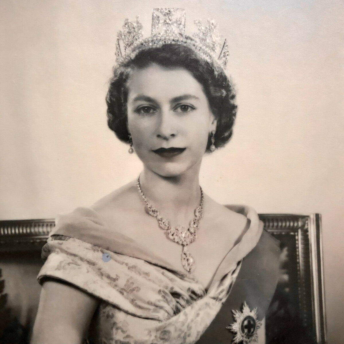 QUEEN ELIZABETH II * JSA LOA * Signed 15x20 Dorothy Wilding Autograph Portrait *
