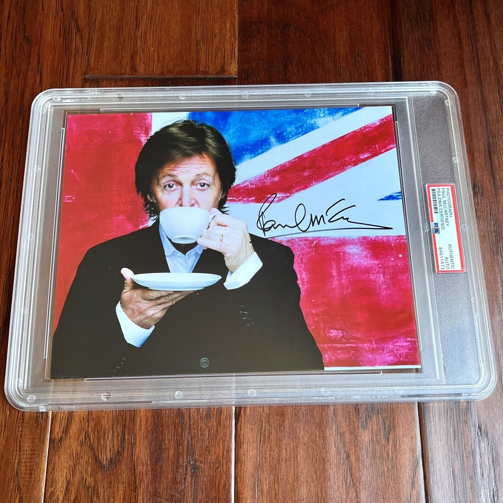 PAUL MCCARTNEY * PSA/DNA Slab * Signed Union Jack Tea Photo Autograph Beatles