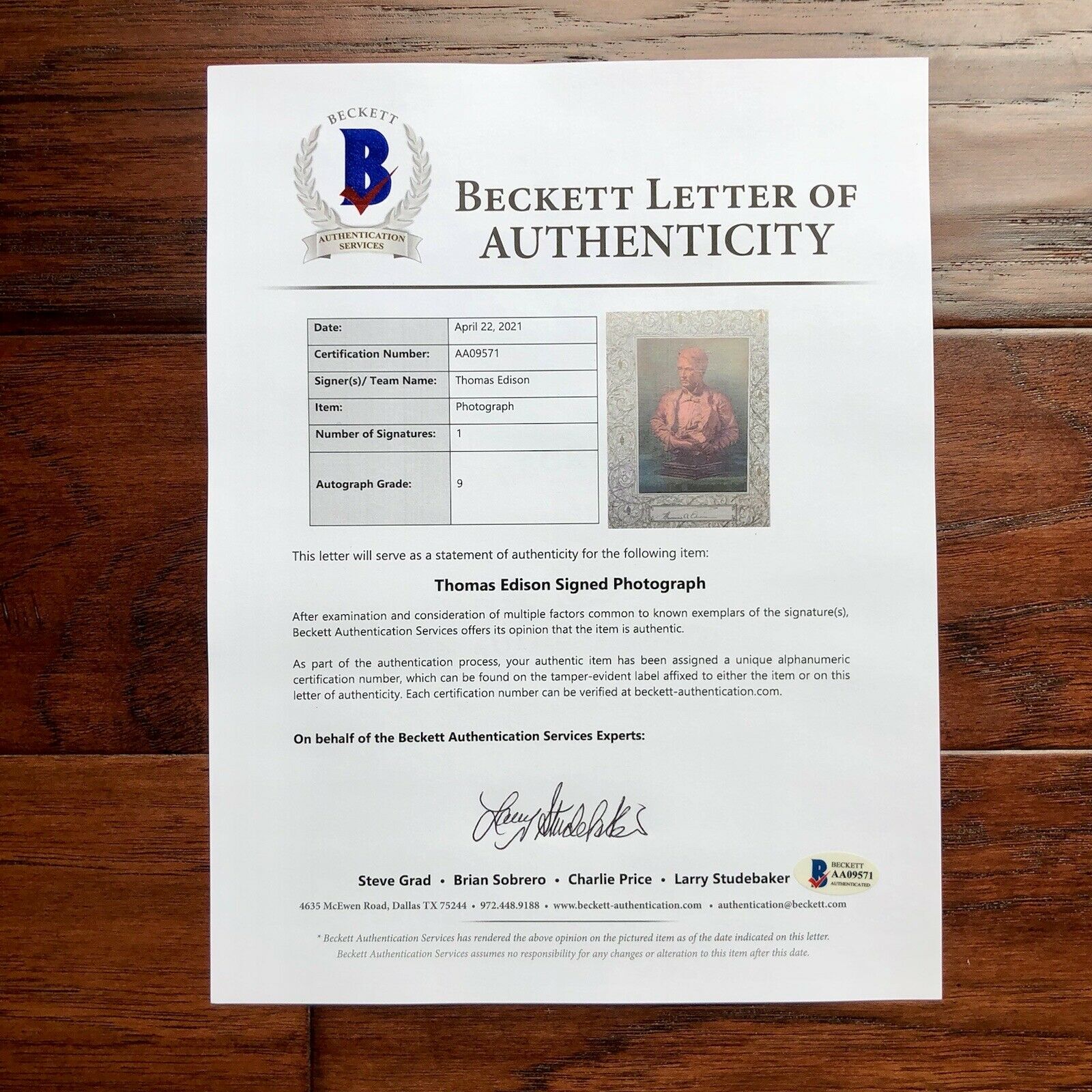 THOMAS EDISON * BAS BECKETT MINT 9 * Signed Unpersonalized Bust Photo Autograph