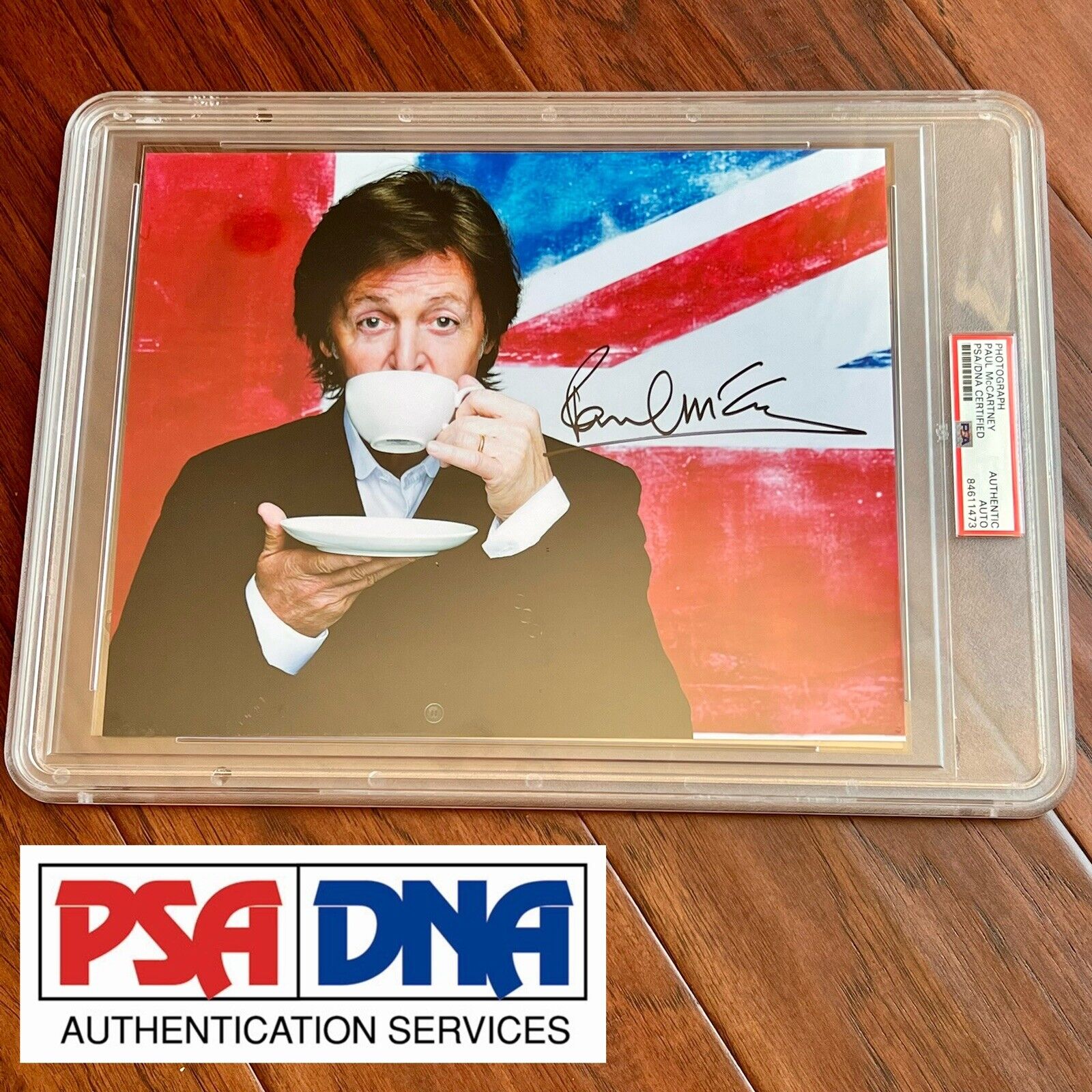 PAUL MCCARTNEY * PSA/DNA Slab * Signed Union Jack Tea Photo Autograph Beatles