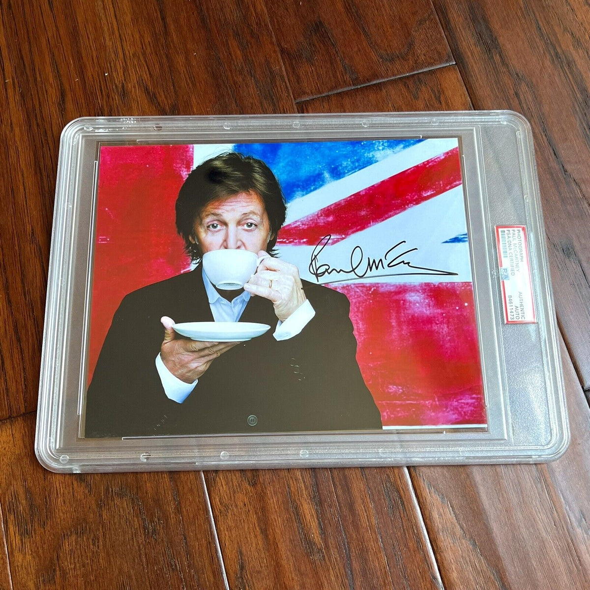 PAUL MCCARTNEY * PSA/DNA Slab * Signed Union Jack Tea Photo Autograph Beatles
