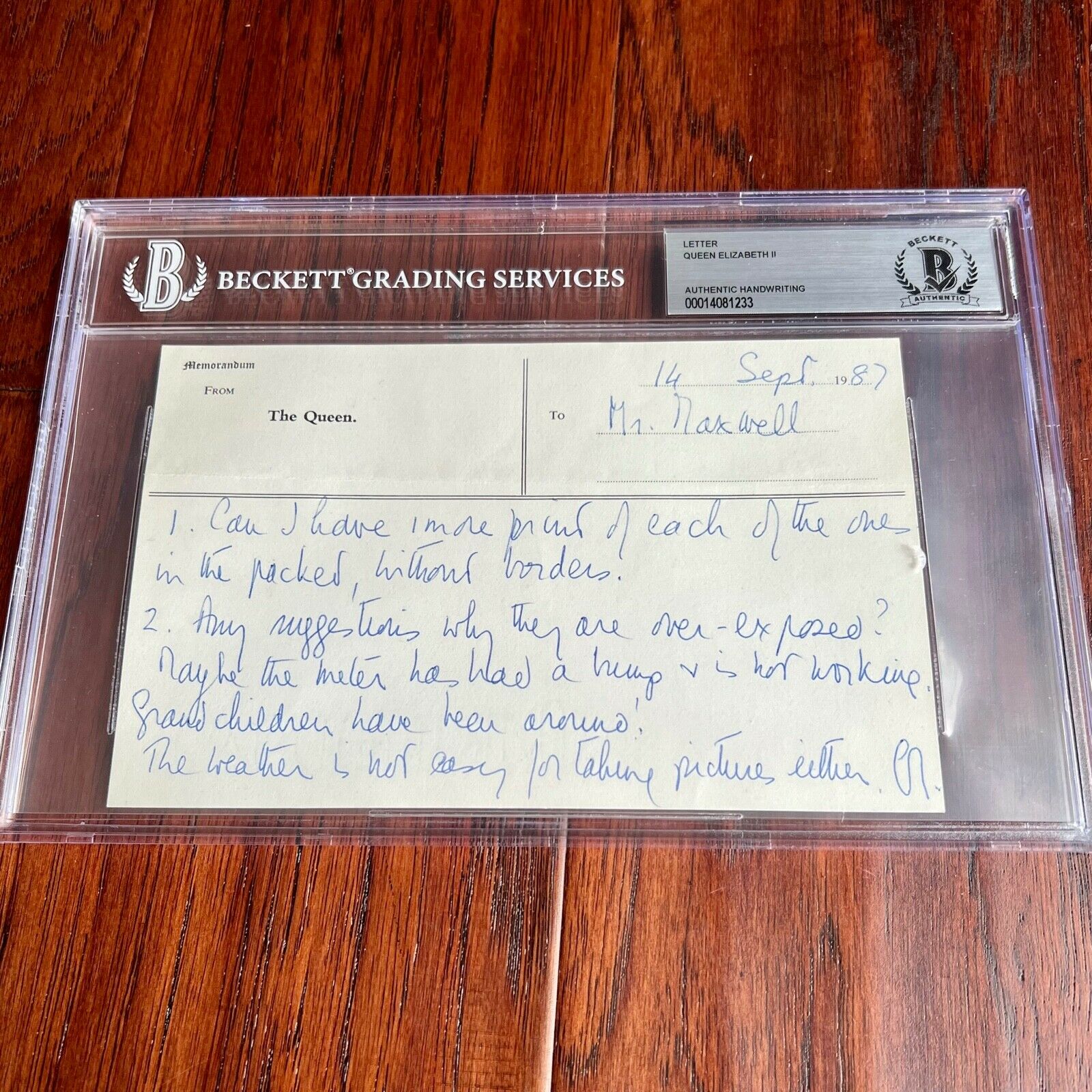 QUEEN ELIZABETH II * BAS * Hand Written AUTOGRAPH "From The Queen" Note SIGNED