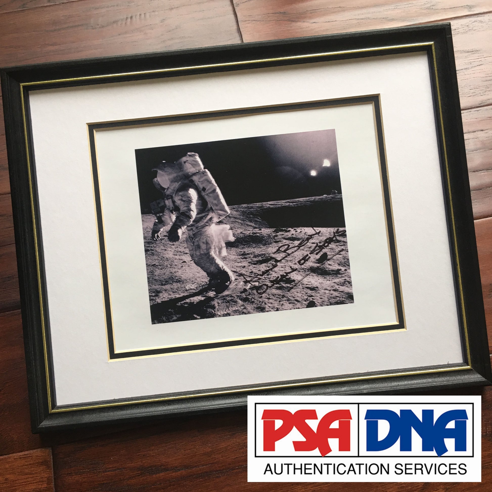 ALAN BEAN * PSA/DNA * scarce AUTOGRAPH Mag photo SIGNED * Apollo 12 NASA