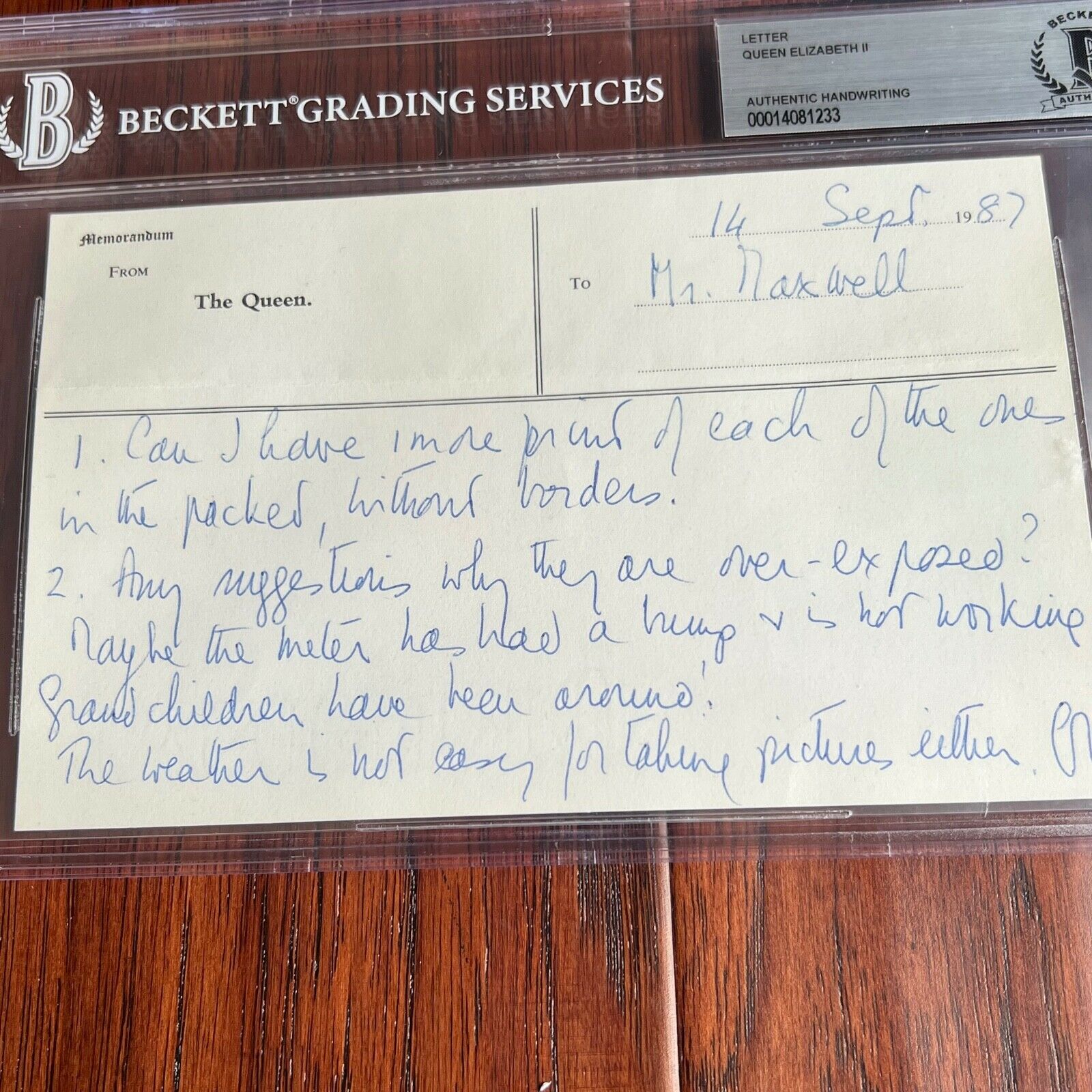 QUEEN ELIZABETH II * BAS * Hand Written AUTOGRAPH "From The Queen" Note SIGNED