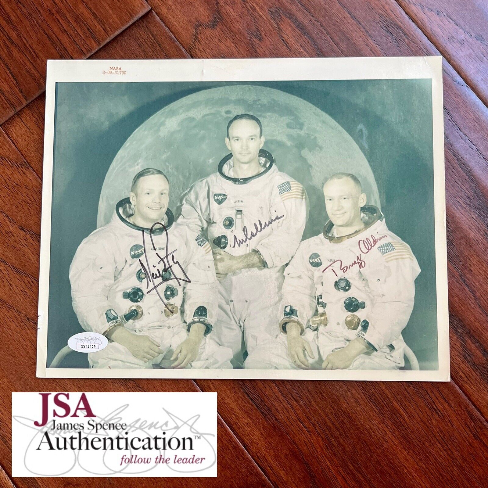 APOLLO 11 * JSA * Uninscribed Crew Signed Red # Photo Autograph Neil Armstrong
