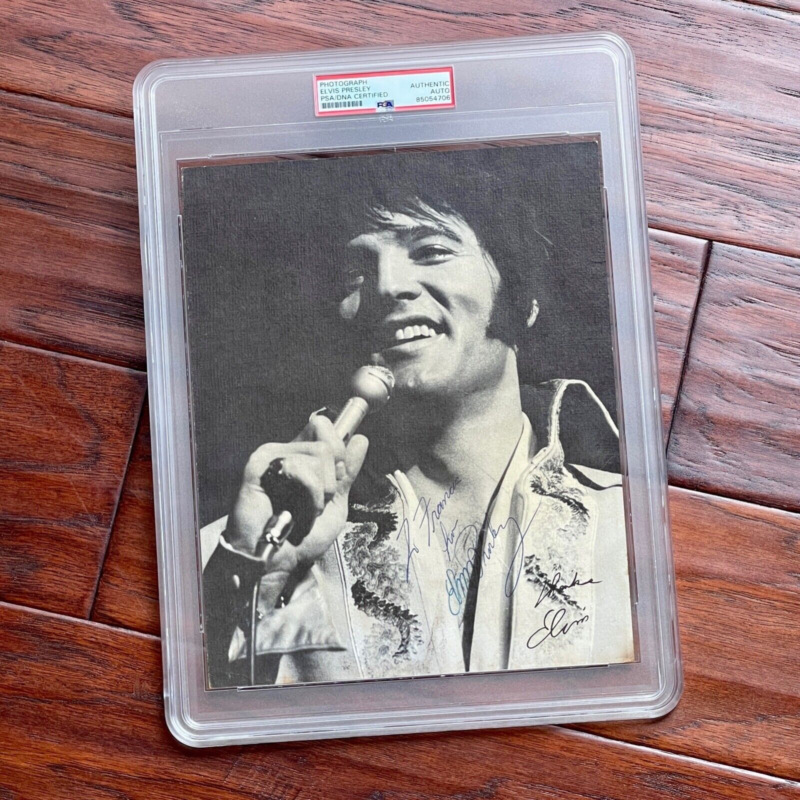 ELVIS PRESLEY * PSA/DNA * Exceptional B&W Autograph Concert Photo Signed