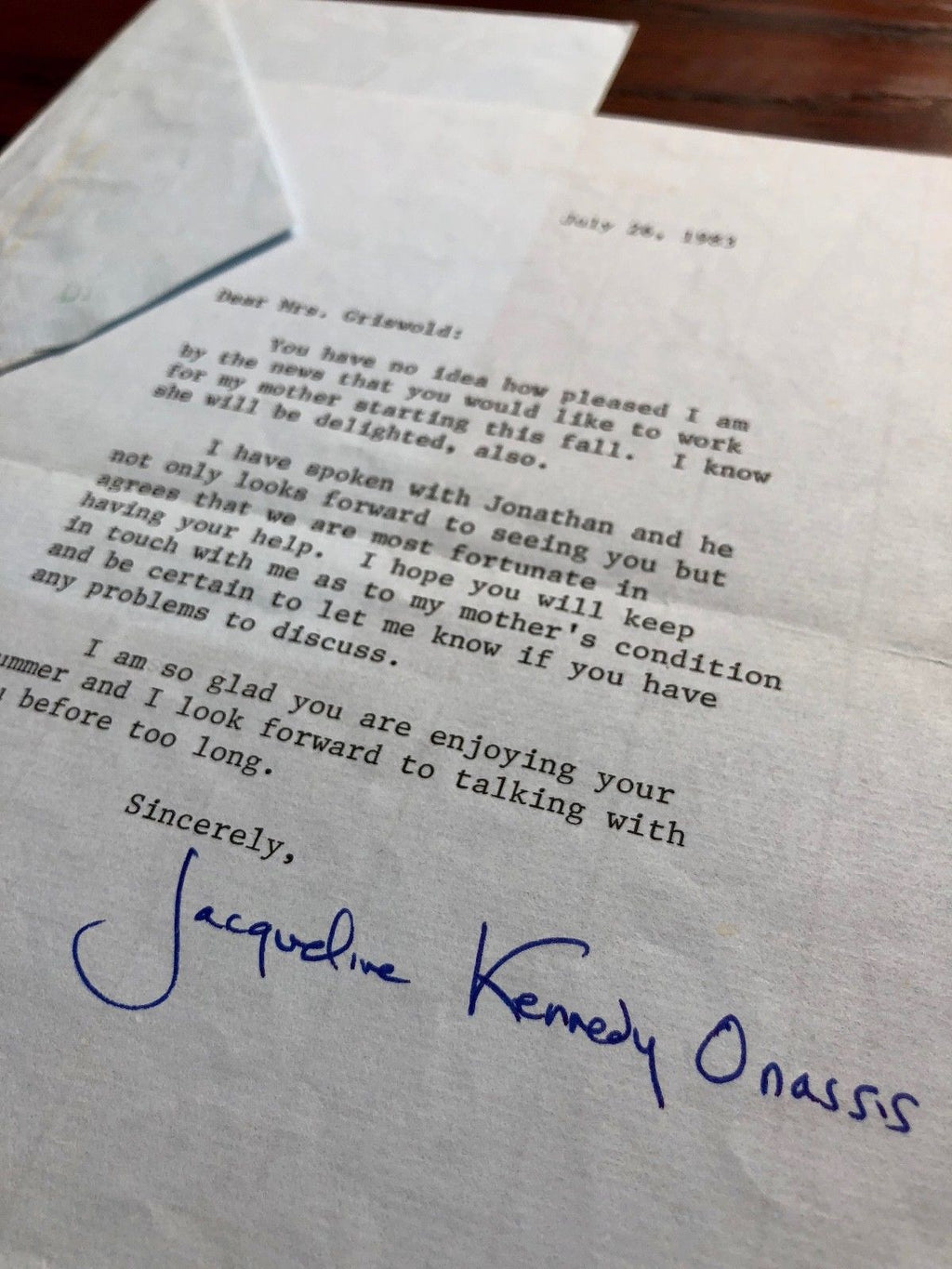 JACQUELINE KENNEDY * PSA/DNA * AUTOGRAPH Typed Letter SIGNED To Mom's Caretaker