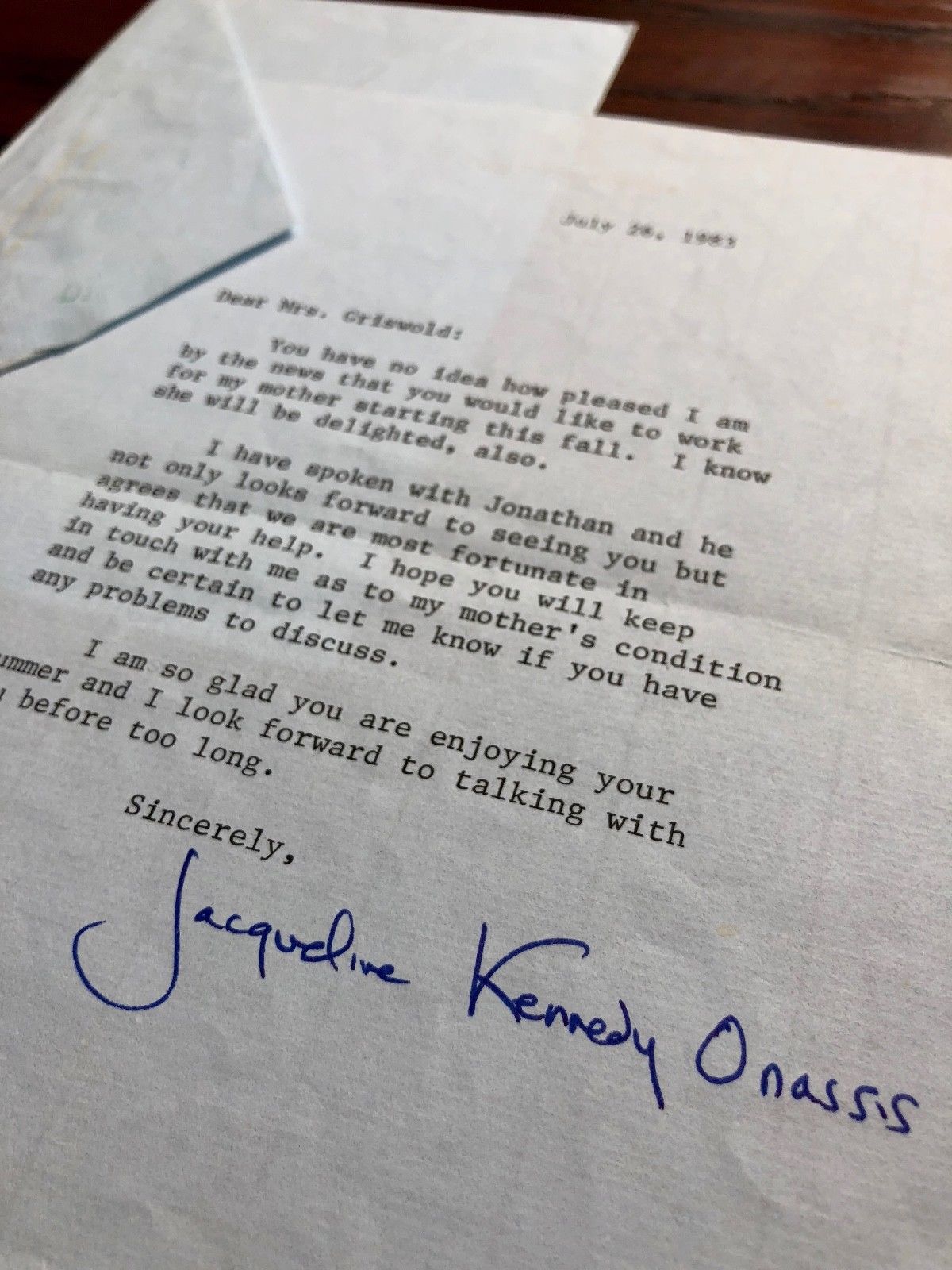 JACQUELINE KENNEDY * PSA/DNA * AUTOGRAPH Typed Letter SIGNED To Mom's Caretaker